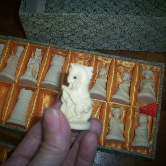 Vintage Boxed Chinese Carved Chess Set Fabric Lined 2 Tier Box w/ Matching Board - Picture 11 of 15